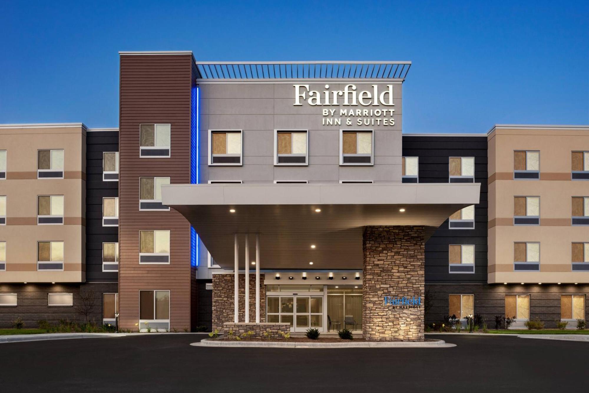 Fairfield Inn & Suites By Marriott Milwaukee West West Milwaukee Exterior photo